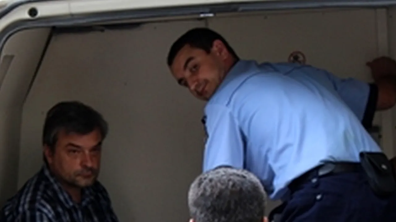 Cum a alergat dezbrăcat în plină stradă Nicolae Moisiu, directorul Biroului de Achiziții Publice din CJ Brăila, anchetat în dosarul de corupție al lui Gheorghe Bunea Stancu
