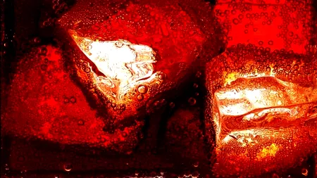 Gheața din băuturile servite în cele mai populare localuri din Marea Britanie conține mai multe bacterii decât apa din vasul de toaletă