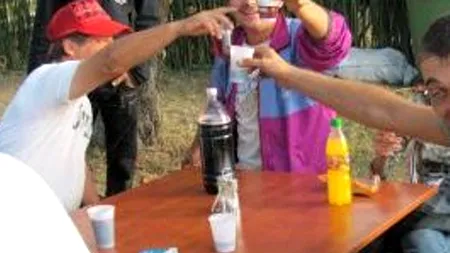 Pop: Mai multe persoane au ajuns la spital după ce le-a sărit în ochi dopul de la sticla cu must 