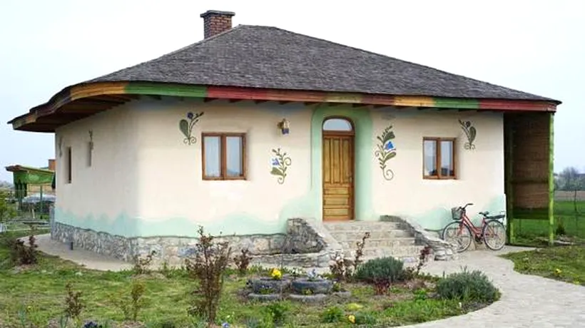Cea mai frumoasă casă din chirpici din România - GALERIE FOTO