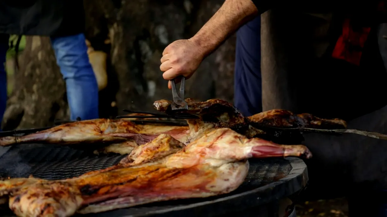 Carnea de miel, mai SCUMPĂ. Paștele 2024 se anunță a fi costisitor pentru românii cu venituri mici