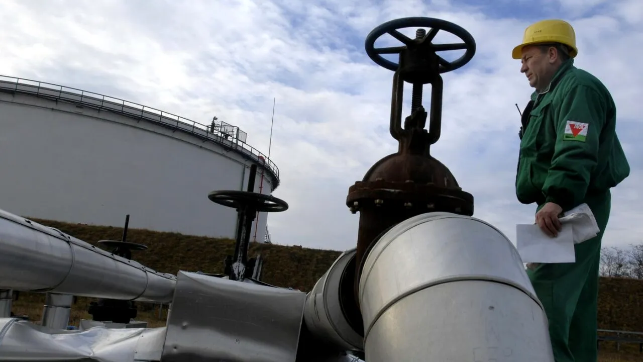 Budapesta acuză Kievul: Un atac asupra unei stații de transformare ar fi dus la întreruperea fluxului de PETROL din Rusia spre Ungaria și Slovacia