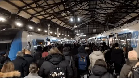 Situație haotică pe șoseaua de centură a Parisului și pe drumurile din Île-de-France din cauza ninsorilor. Cozile sunt de sute de kilometri