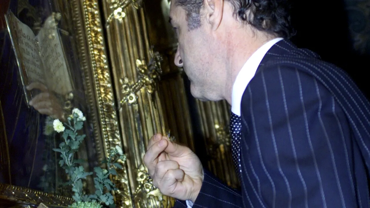 Gigi Becali a vrut să se înscrie pentru admitere la Teologie, dar n-a primit acordul Arhiepiscopiei 