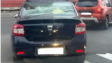 Dacia Logan electrică care circulă pe străzile din România. Soferii sunt uimiți când văd că are numere verzi