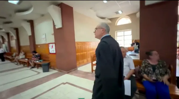 Judecător, acostat și filmat pe holul instanței. Magistrații trag un semnal de alarmă: 