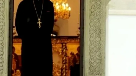 Preot fals din Galați, cercetat pentru înșelăciune. A fost prins de polițiști când mergea cu Boboteaza. În plus, cerea bani și pe rețelele sociale