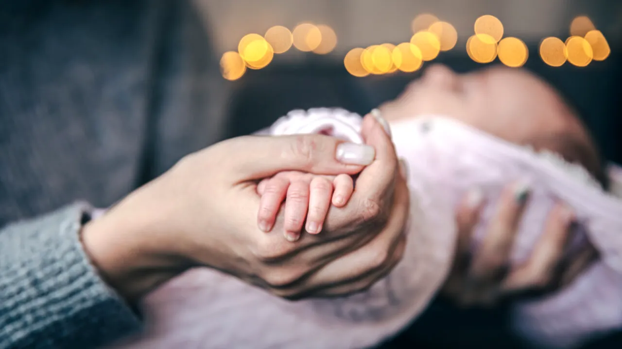 Angajată de la DGASPC Sector 4, acuzată că ar fi vândut un copil. Reacția Ministerului Familiei