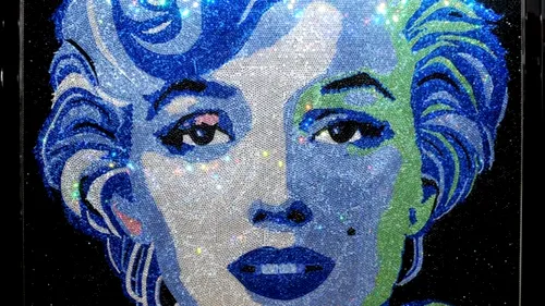 Cât a plătit Rihanna pentru un tablou cu Marilyn Monroe, realizat din cristale Swarovski