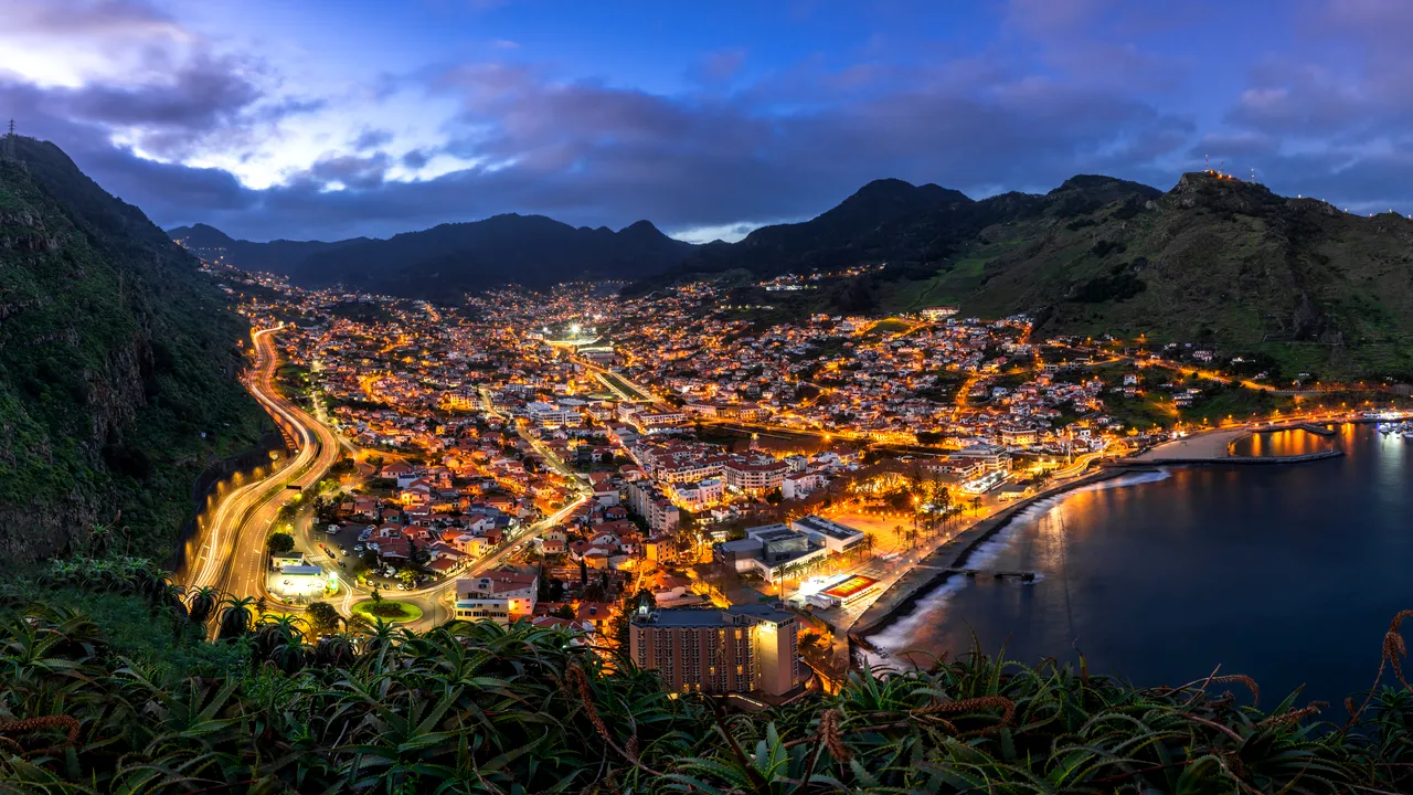 Destinația tropicală care concurează cu Insulele Canare, supranumită și „Hawaii-ul Europei”. Este o alternativă la turismul de masă