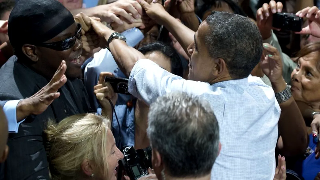 Barack Obama, șase procente peste Mitt Romney în ultimele sondaje