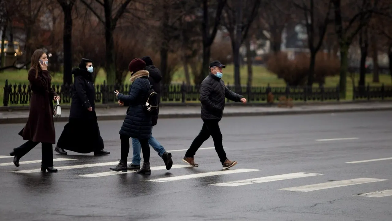 Incidența COVID-19 aproape s-a triplat în ultimele șapte zile, în București. Rata de infectare depășește 2,5 la mie