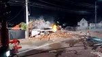 EXPLOZIE urmată de incendiu, într-o casă din Dej. Un bărbat de 50 de ani a fost găsit mort sub dărâmături