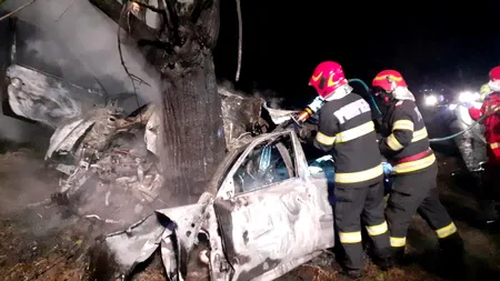 Accident grav în Ialomița. O mașină a intrat într-un copac și a luat foc. Șoferița a fost carbonizată în autoturism