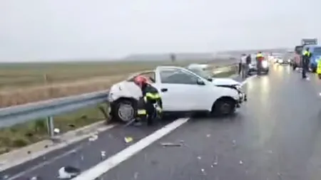 Accident grav pe Drumul Expres Craiova-Pitești. Autocar plin cu zeci de copii, lovit de un autoturism