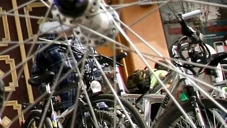 Percheziții la locuințele unor hoți de biciclete din Sectorul 1 al Capitalei