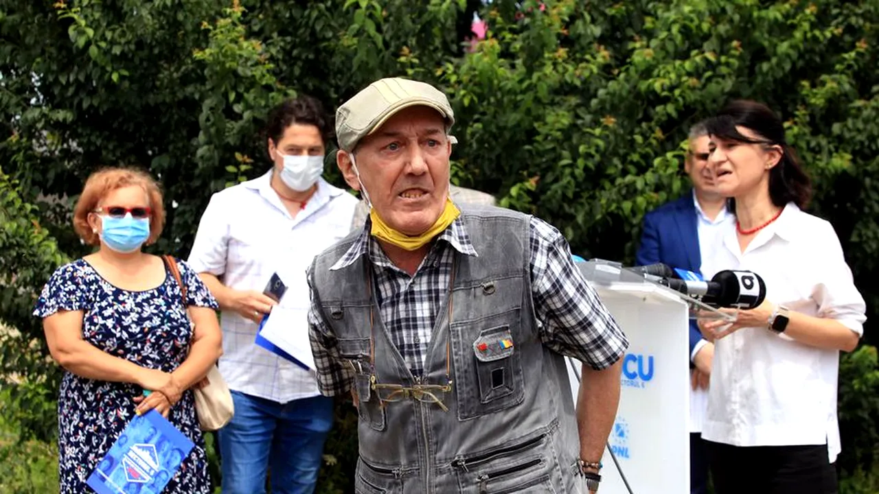 PRECIZARE. Pensionarul care a deranjat conferința PNL a fost sancționat de poliție. A fost identificat ulterior