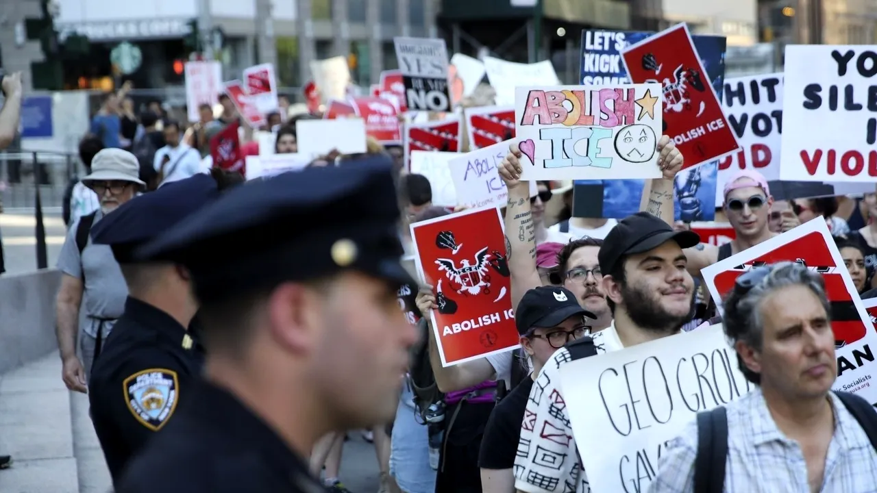 Proteste masive în SUA față de politicile lui Trump privind imigrația: mii de copii au fost, deja, despărțiți de părinți