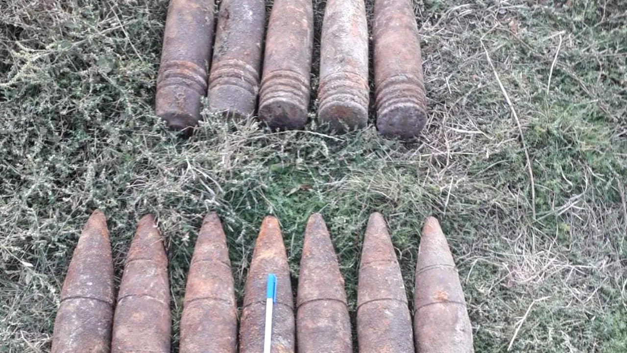 FOTO. Un adevărat arsenal a fost descoperit de pirotehniști într-un cimitir din Bârlad