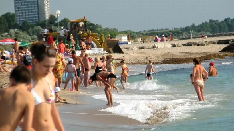VACANȚĂ. Au apărut cuștile de plastic de la mare, în care turiștii vor face plajă pe timp de pandemie / VIDEO