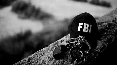 Elev din București, cercetat de FBI pentru acte de terorism. A păcălit mai multe minore din Statele Unite