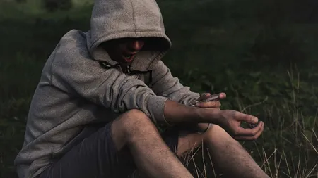 EFECTELE #COVID-19 | Ce fac, de fapt, dependenții de substanțe ilegale pe vreme de #coronacriza. Se vorbește de o „secetă” de heroină