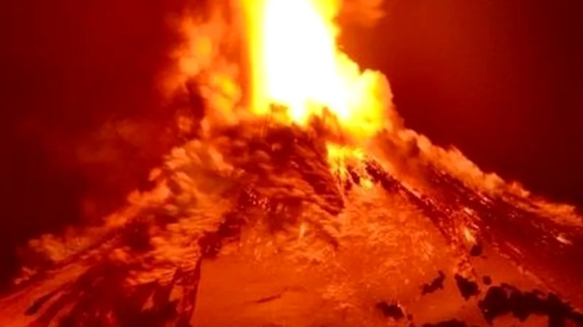 Vulcanul Villarica din Chile a erupt spectaculos. Mii de persoane au fost evacuate