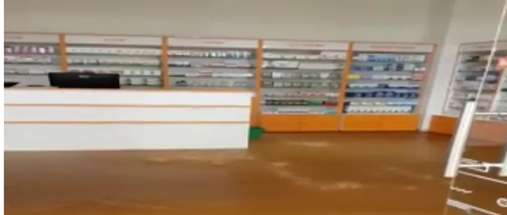 Haos în primul centru comercial al orașului Sibiu. Farmacie inundată în ziua inaugurării 