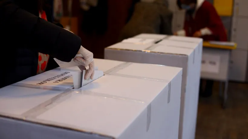 ALEGERI PARLAMENTARE 2020. Un bărbat din Vâlcea a făcut scandal, pentru că nu a fost lăsat să voteze fără mască de protecție