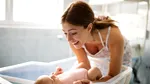 Viitoarele mame ar putea avea pe cineva drag alături la naștere. Proiectul de lege care îmbunătățește regulile în maternități a trecut de Senat