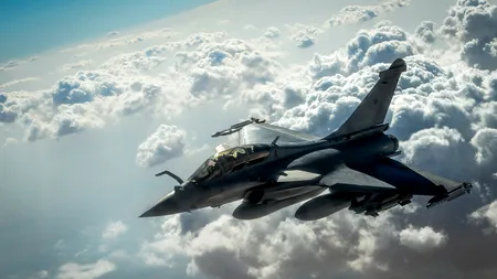 Incident aviatic în Franța: Un civil a fost EJECTAT dintr-un avion de vânătoare Rafale în timpul decolării