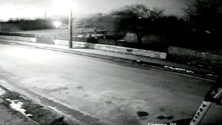 VIDEO | Momentul în care avionul MiG 21 se prăbușește în apropiere de Cogealac. ”O lumină puternică a luminat întregul cer”