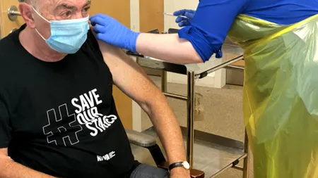 Compozitorul Andrew Lloyd Webber s-a oferit voluntar să se vaccineze împotriva Covid-19: „Voi face orice pentru a arăta că teatrele se pot redeschide în siguranţă”