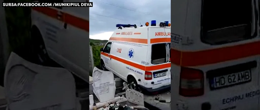 VIDEO | O ambulanță a distrus mai multe morminte într-un cimitir din Deva, după ce șoferul a uitat să tragă frâna de mână