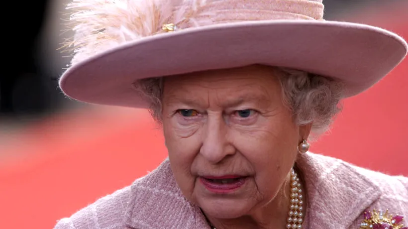 O felie din tortul de nuntă al reginei Elizabeth a II-a a fost scoasă la licitație. Detaliul uimitor dezvăluit de experți