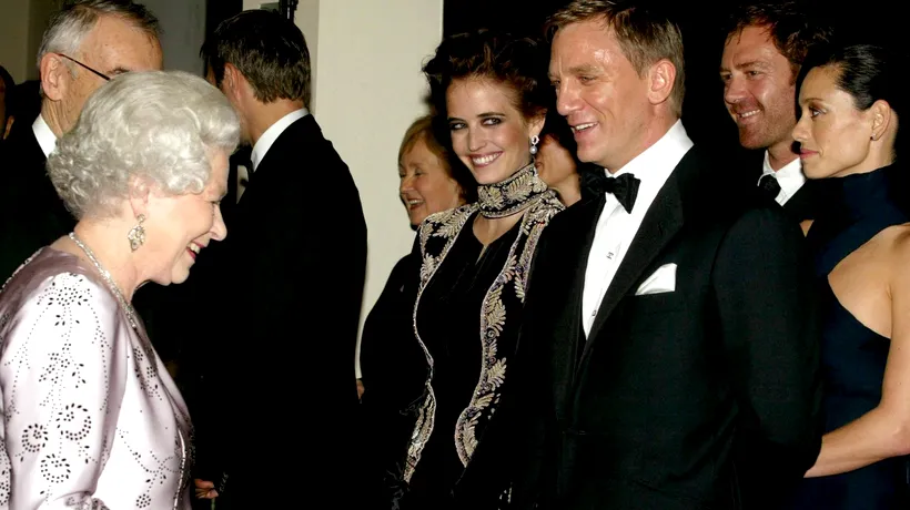 Daniel Craig a dezvăluit cum este Regina Elisabeta a II-a în privat. Actorul a spus că este haioasă și chiar l-a surprins cu o glumă bună