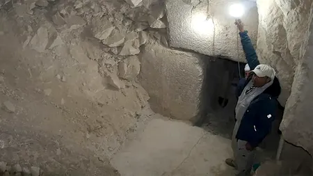 Descoperire IREALĂ într-o piramidă construită în urmă cu 4.400 de ani. Arheologii au fost uluiți când au intrat în coridorul secret