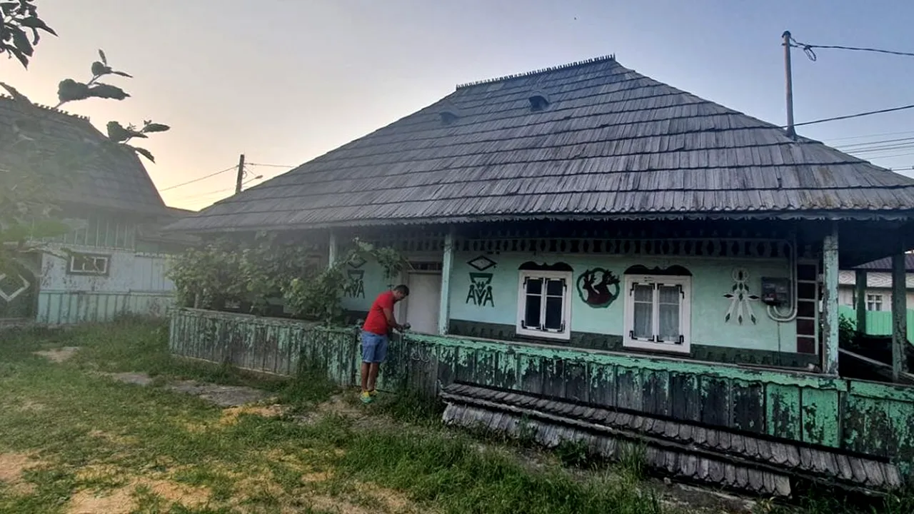 Casă tradițională, din lemn, vândută cu numai 1.000 de euro. Unde va fi reconstruită