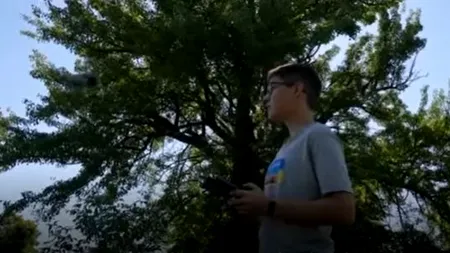 Cum a reușit un copil de doar 15 ani să îi ajute pe militarii ucraineni să distrugă un convoi militar rusesc | VIDEO