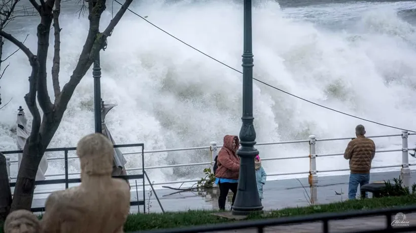 Litoralul Mării Negre, devastat de ciclonul FEDERICO. Fenomenul storm surge provoacă valuri de mărimea unui bloc cu 3 etaje