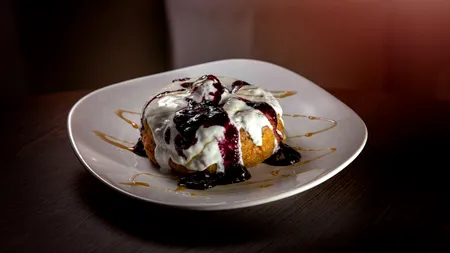 PAPANAȘII românești au atras atenția presei internaționale. Daily Mail i-a inclus într-un top al celor mai bune deserturi din lume