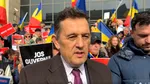 Protest AUR pe scările Tribunalului Bucureşti. „Guvernul Bolojan trebuie să plece”