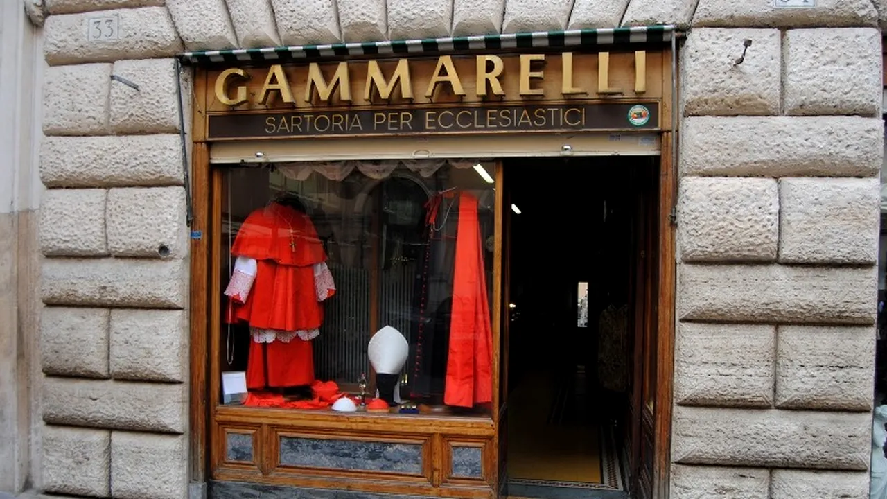 Hainele viitorului papă sunt gata, indiferent de identitatea acestuia