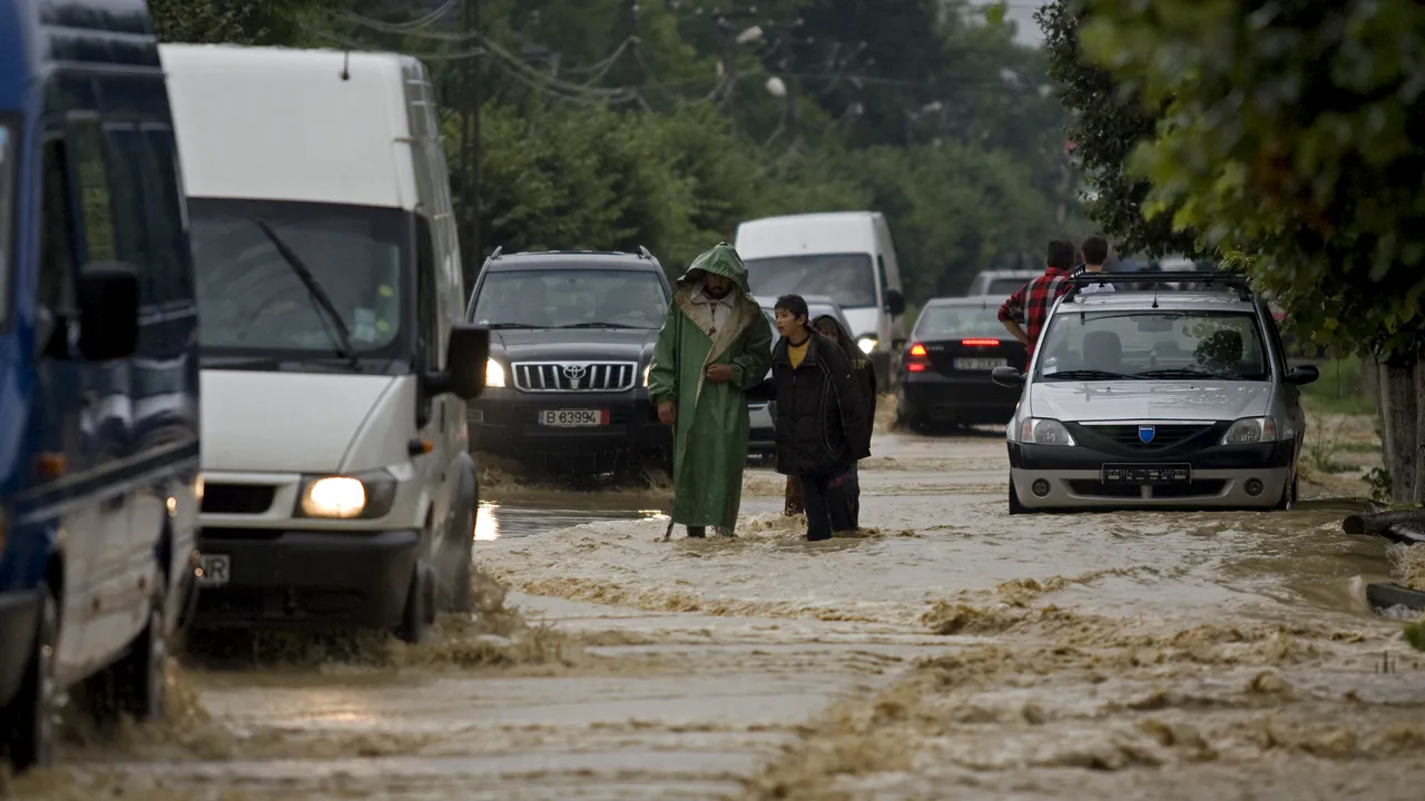 VREMEA. Cod portocaliu de inundații în Giurgiu și galben în trei județe