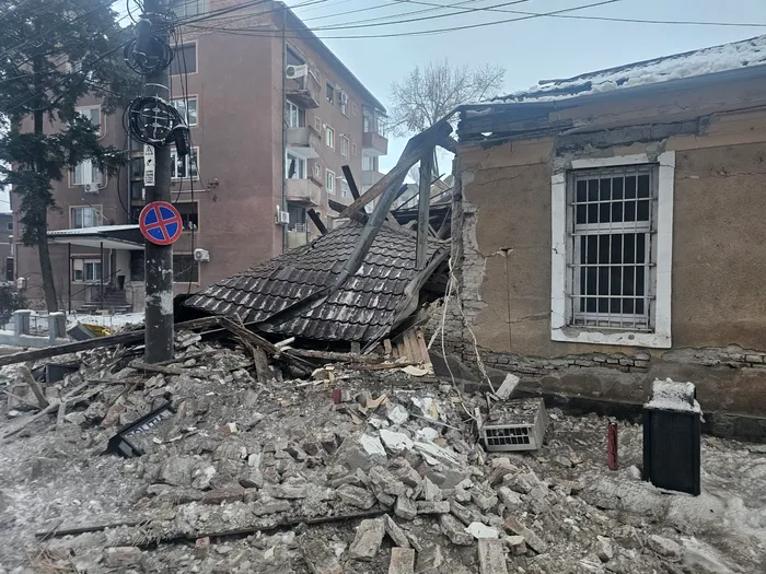 Explozie la Poliția Rutieră Lugoj, miercuri dimineață. Doi polițiști au fost răniți