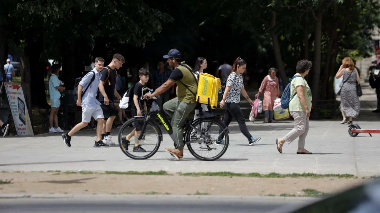 Temperaturi tropicale, anunțate și pentru ziua de joi, în România! Inspecția Muncii verifică protecția angajaților pe timp de caniculă