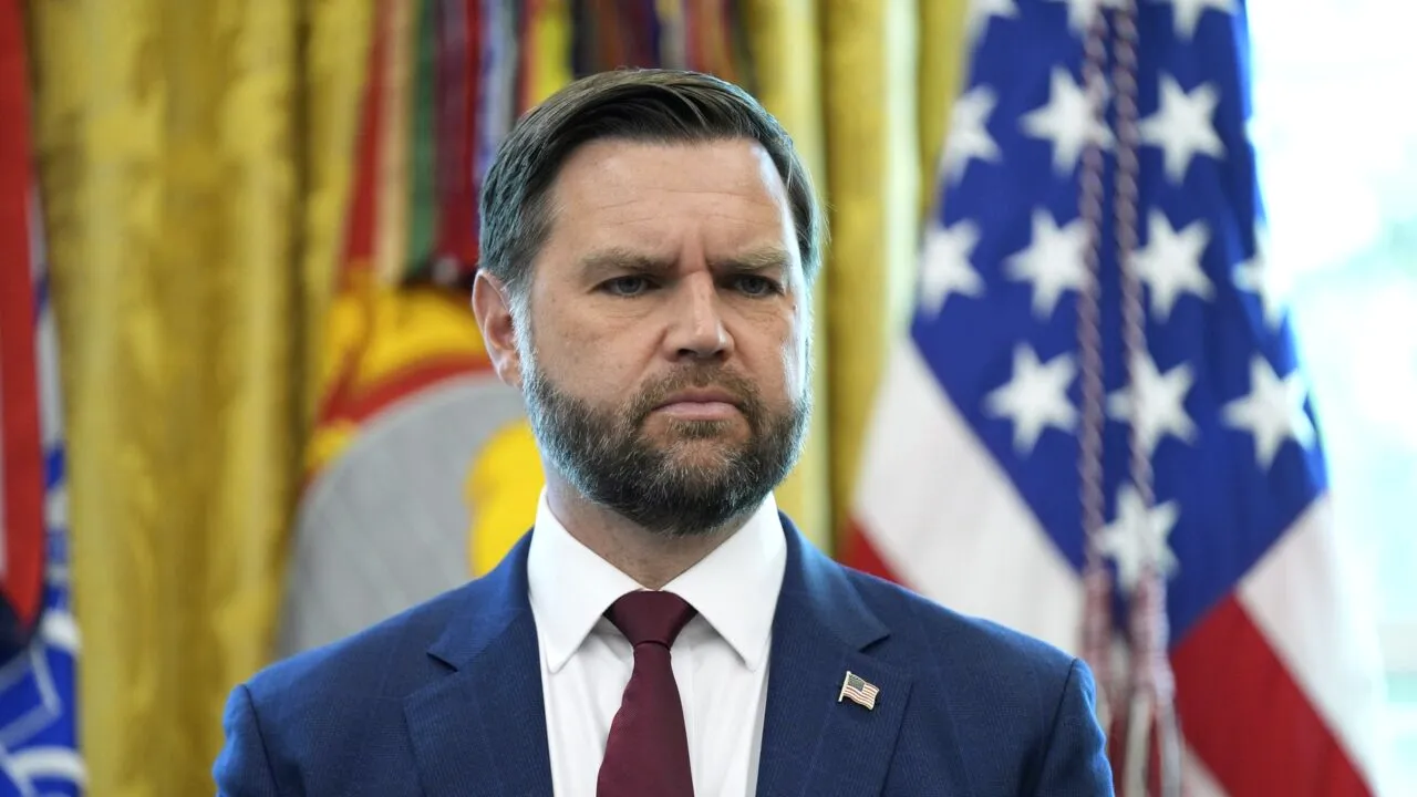 JD Vance, ținta ironiilor după ce a făcut o GAFĂ în timpul unui interviu. Ce a spus vicepreședintele american
