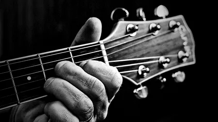 Artistul Carlos Santana a anulat un turneu în Las Vegas după ce a fost operat de urgență la inimă: „O să iau o mică pauză”