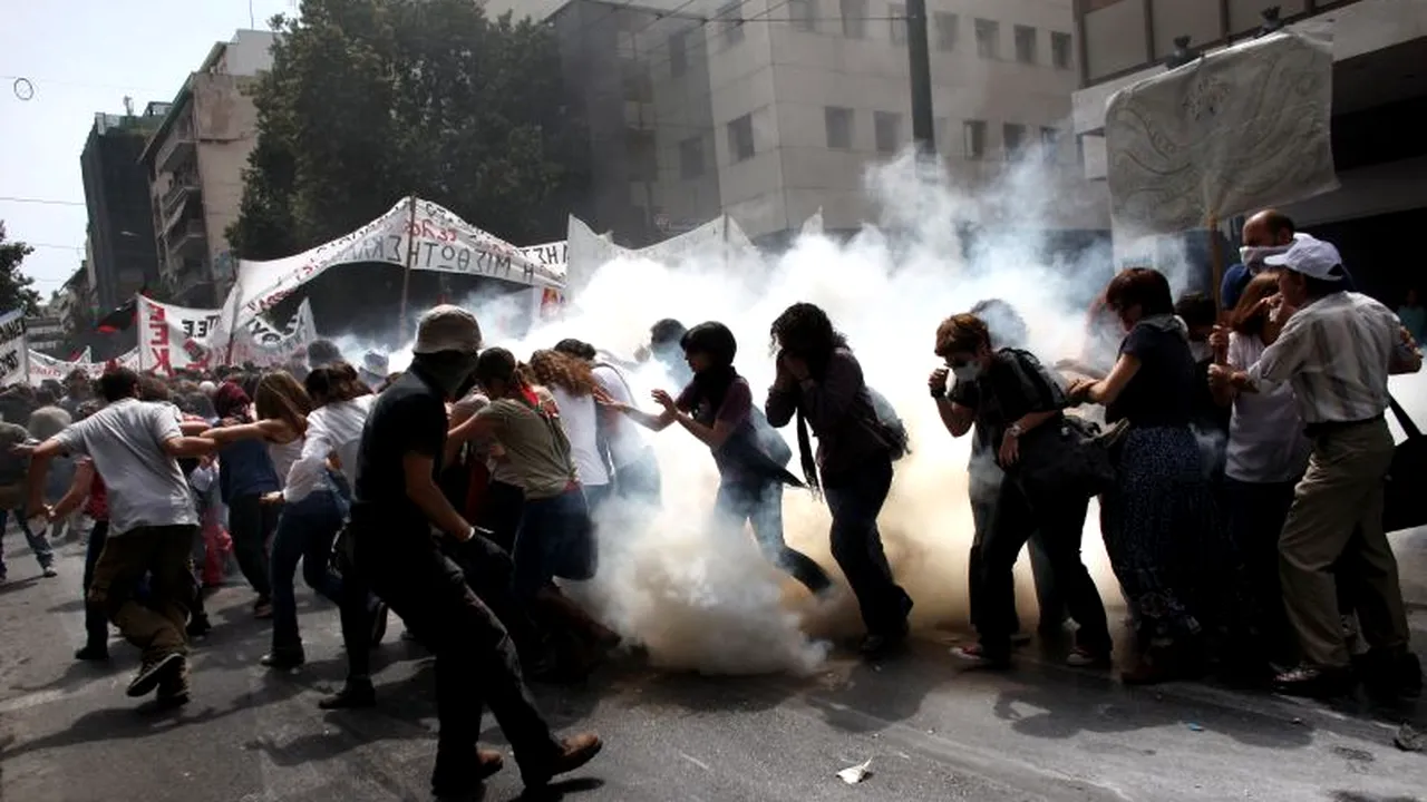 Grecia are fonduri pentru plata salariilor și pensiilor doar până pe 20 iulie