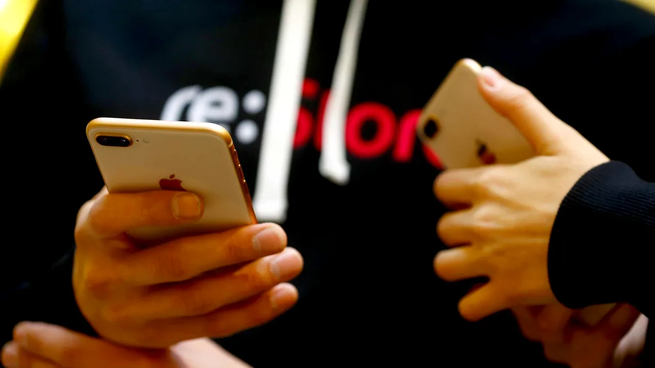 iPhone și-a pierdut MAGIA? Analiștii prezic REDUCERI ale cifrelor de vânzări APPLE